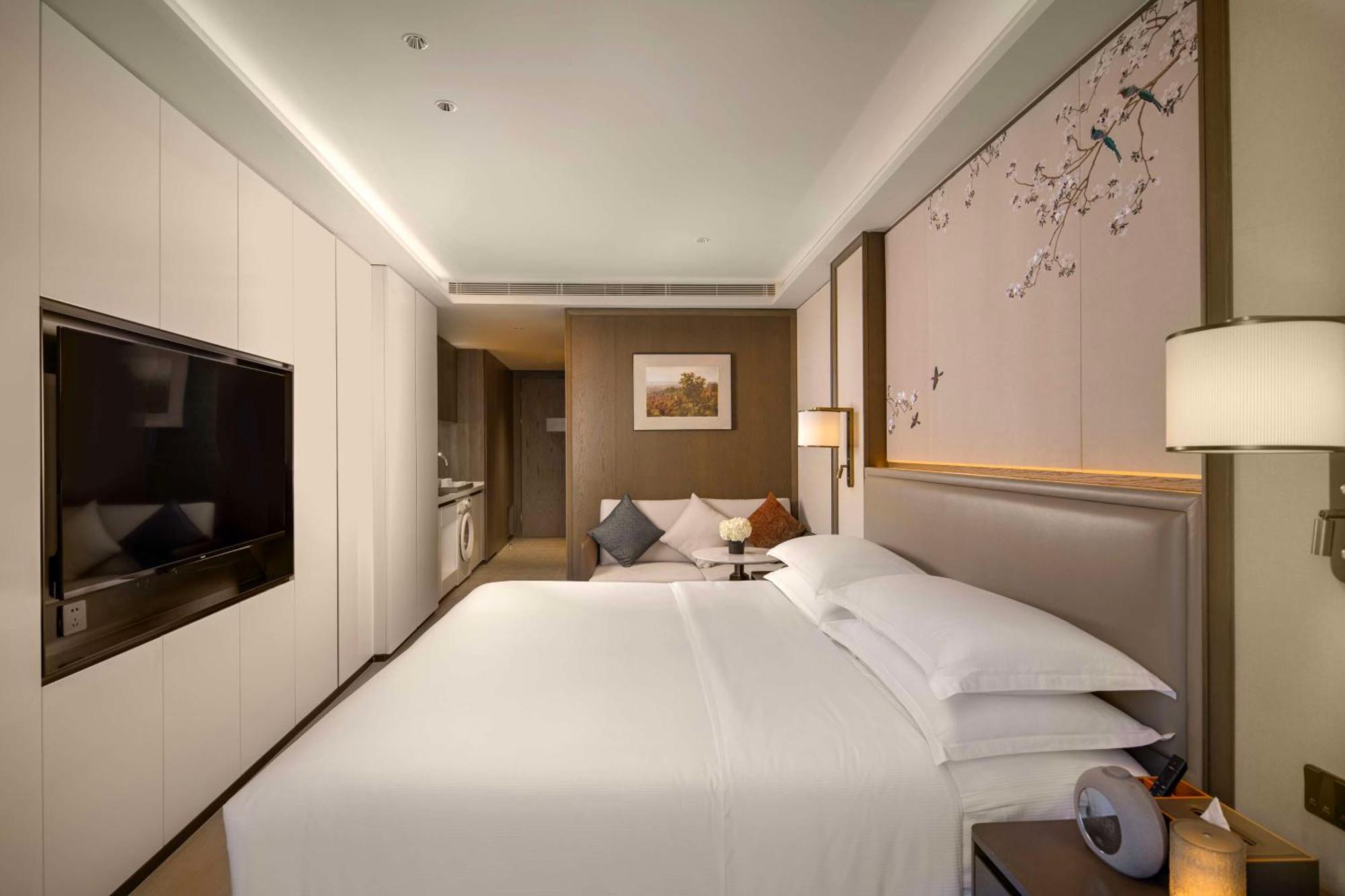 Yuexiu Hotel Guangzhou, Curio Collection By Hilton Exterior foto