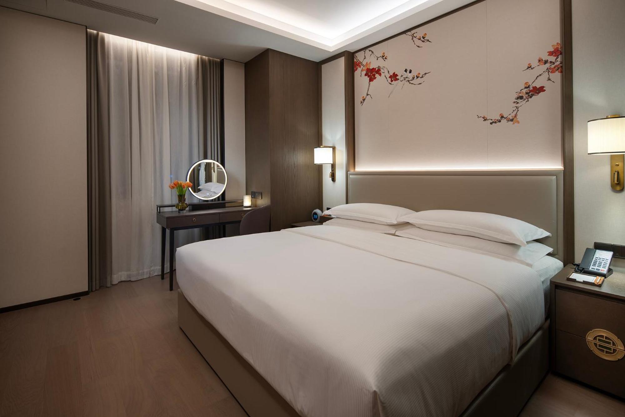 Yuexiu Hotel Guangzhou, Curio Collection By Hilton Exterior foto