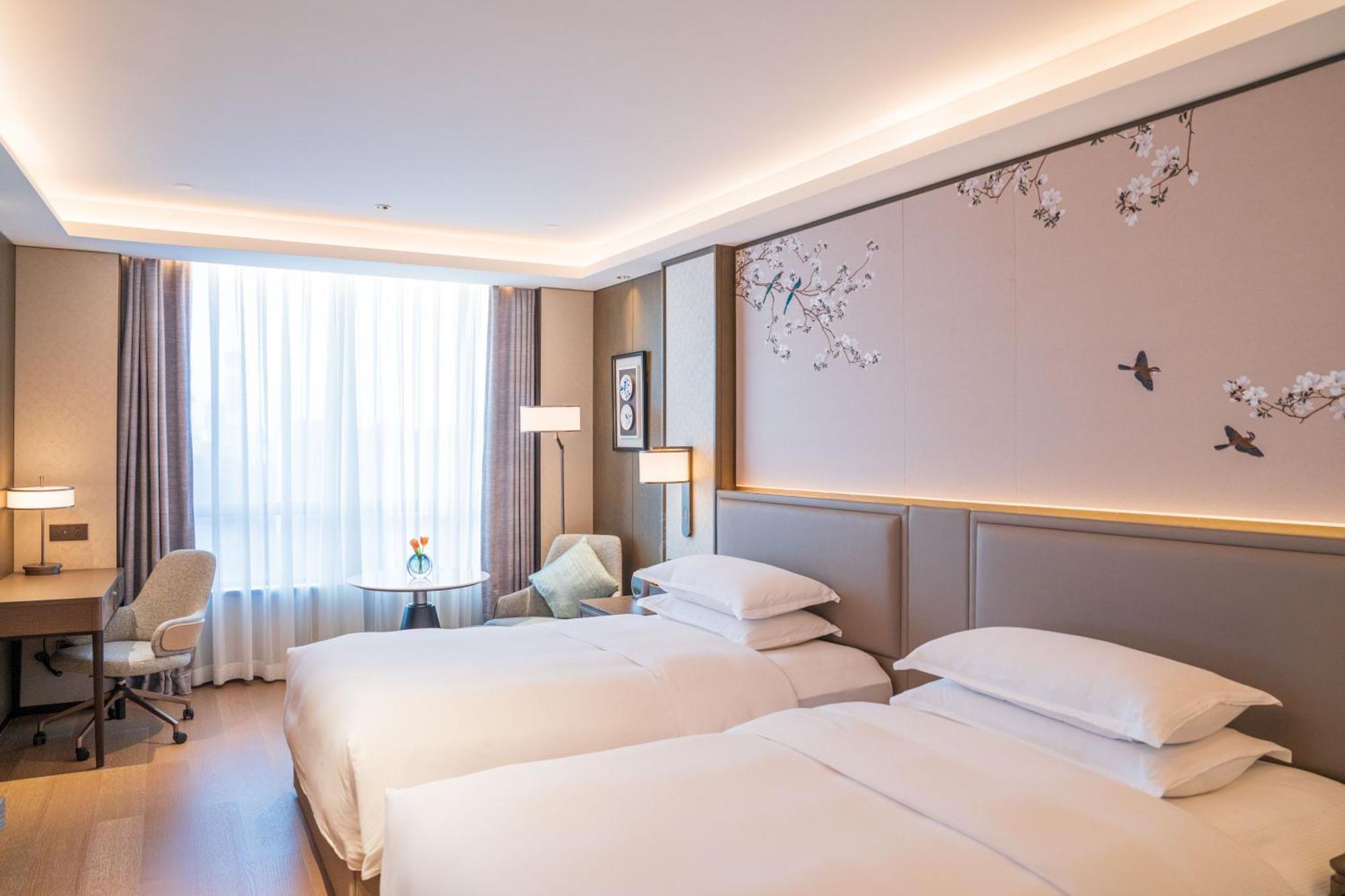 Yuexiu Hotel Guangzhou, Curio Collection By Hilton Exterior foto